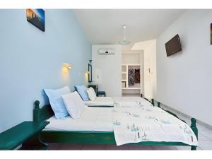 TV a/nebo společenská místnost v ubytování Hotel Glaros Karpathos