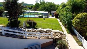 a garden with a white fence and a building at Les Papillons in Gresswiller +2 photos
