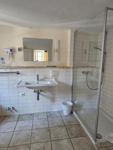 Koupelna v ubytování Hotel Goldene Rose