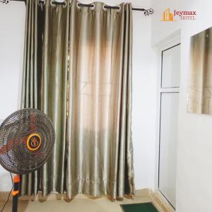 Imagen de la galería de Jeymax Hotel and Suite, en Ogijo