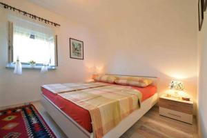 a bedroom with a bed and a window at Apartment Pia Murter in Murter