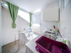 Kuchyň nebo kuchyňský kout v ubytování Apartments Matija