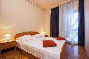 Postel nebo postele na pokoji v ubytování Apartments Zdenka