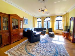 Χώρος καθιστικού στο 'Kaiserliche' Wohnung mit 3 SZ, 2 Bädern und Whirlwanne