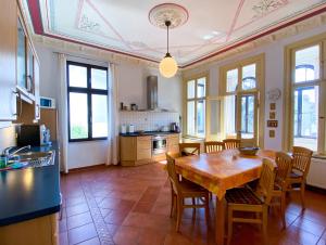 Η κουζίνα ή μικρή κουζίνα στο 'Kaiserliche' Wohnung mit 3 SZ, 2 Bädern und Whirlwanne