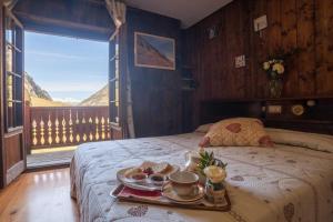 A bed or beds in a room at Albergo Boule de Neige