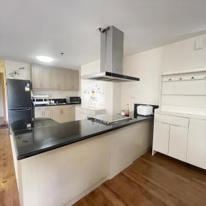 Afbeelding uit fotogalerij van 163 Sqm Luxury Spacious Modern European Cott-age Style 3 Bedrooms With 2 Parkings in Baguio +43 foto's