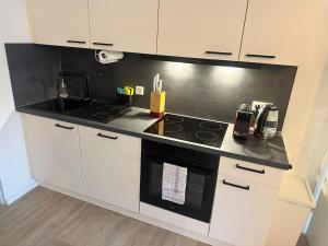 A kitchen or kitchenette at Renovated in style - Close to Hamburg