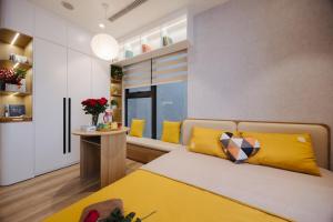 Postel nebo postele na pokoji v ubytování Ecopark QV Homestay LANDMARK + 59 fotografií