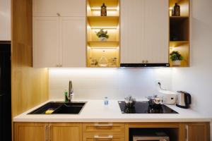 Kuchyň nebo kuchyňský kout v ubytování Ecopark QV Homestay LANDMARK