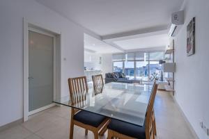 Ảnh trong thư viện ảnh của Bright and modern apartment ở St Julian's