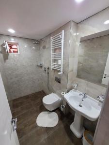 Koupelna v ubytování Anduțu