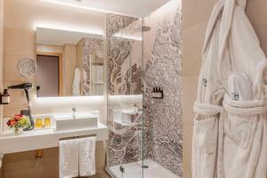 A bathroom at NH Catania Centro