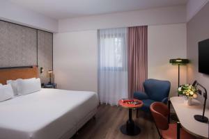 A bed or beds in a room at NH Catania Centro