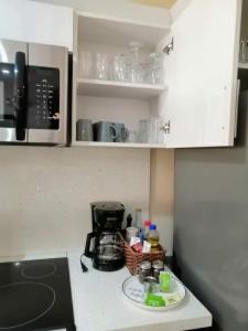 Kuchyň nebo kuchyňský kout v ubytování Apartamento de Lujo en Playa Jacó, Frente al Mar, Wifi, AC, Parqueo Privado y Piscinas