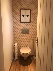 a bathroom with a toilet with a wooden wall at 50 Nuances de Gris - Chambre privée dans une maison disposant de 4 autres chambres in Saint-Dizier +1 photo