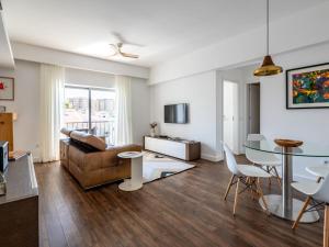 a living room with a couch and a table at Apt. dos Correios in Lagos