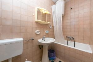 Et badeværelse på Apartmani Drašnice 1 + 75 billeder