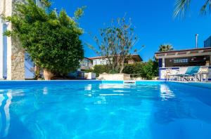 Bazén v ubytování Mediterranean Charm villa con piscina al mare nebo v jeho okolí