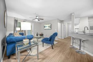 Kuchyň nebo kuchyňský kout v ubytování Lux 3BR, Prime Location Near UGA & Downtown Athens