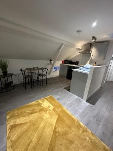 a room with a kitchen and a table with chairs at Charming Town Retreat in Hedon