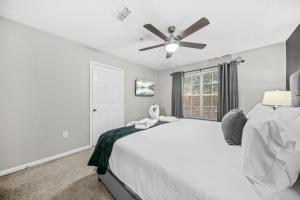 Postel nebo postele na pokoji v ubytování Lux 3BR, Prime Location Near UGA & Downtown Athens