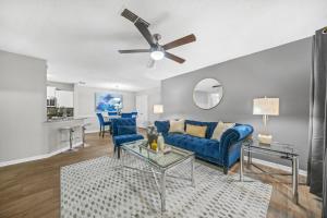 Posezení v ubytování Lux 3BR, Prime Location Near UGA & Downtown Athens