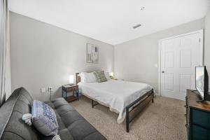 Postel nebo postele na pokoji v ubytování Lux 3BR, Prime Location Near UGA & Downtown Athens