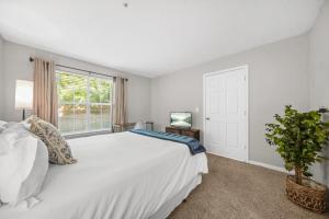 Postel nebo postele na pokoji v ubytování Lux 3BR, Prime Location Near UGA & Downtown Athens