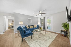 Posezení v ubytování Lux 3BR, Prime Location Near UGA & Downtown Athens