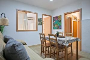 Posedenie v ubytovaní Beautiful apartment in Las Ramblas Barcelona 6pax + 6 fotografií