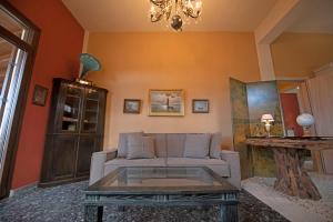 A seating area at Villa Sophia
