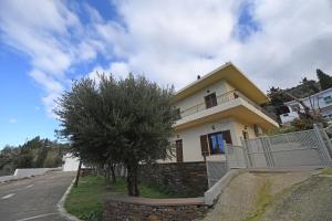 The building in which the holiday home is located