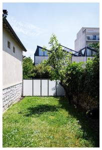 アルフォールヴィルにあるMaison d artiste proche de Parisの隣庭の柵