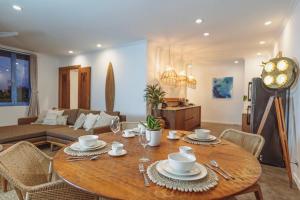 a living room with a table and a couch at Hossegor - Tropical 1 Bedroom Ocean View Apartment by Triang Villas in Tanah Lot