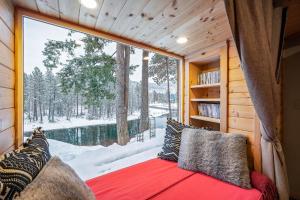 Πισίνα στο ή κοντά στο All Seasons River Inn