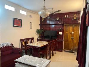 TV a/nebo společenská místnost v ubytování Rémi Homestay