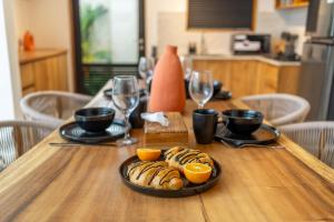 Fotografie z fotogalerie ubytování Chic Brand New 2BDR Villa with Luxe Pool - The Ultimate Canggu Escape! v destinaci Kerobokan