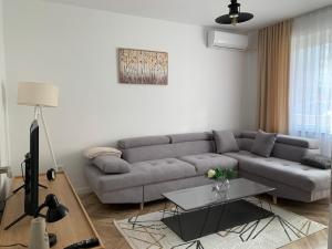 a living room with a couch and a table at Agoraapartment in Peje