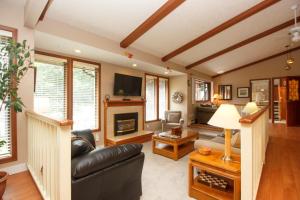 صورة لـ Cole's Bay Vacation Retreat Petie's Cottage في YYJ