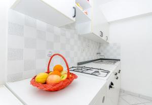Kuchyň nebo kuchyňský kout v ubytování Apartmani Smiljana