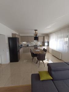 Kuchyň nebo kuchyňský kout v ubytování Apartman Katić