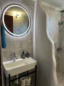 A bathroom at ''Mary's House'' Entire residence Olympiada Halkidiki Near to Sea 200m ! Még 37 kép