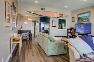 Dana Point Oceanfront Amazing Views STR14-0128的休息区