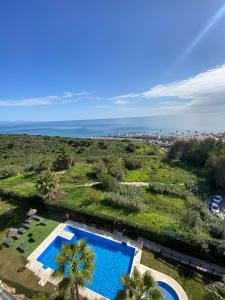 Πισίνα στο ή κοντά στο Luxury penthhouse sea views Blue Suite 3401