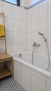 Ένα μπάνιο στο grünraum Apartment