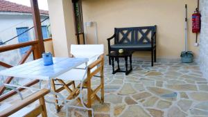 Balkón nebo terasa v ubytování To Portoni Guesthouse