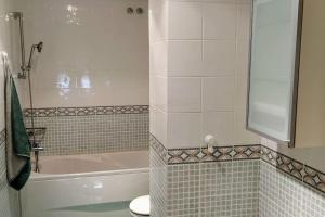 Ein Badezimmer in der Unterkunft Tu refugio de confort en Castellón - parking gratis - factura para empresas