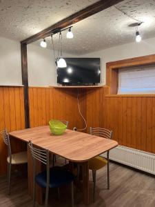 Μια τηλεόραση ή/και κέντρο ψυχαγωγίας στο Cosy apartment in Ljubljana