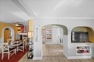 Gallery image of 3BR Overland Park Home with Patio and Waterfall Pond in Overland Park +37 photos